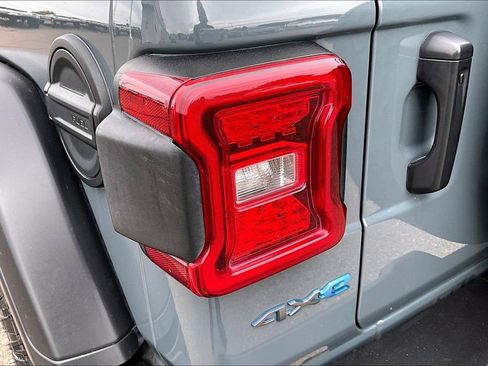 Used 2024 Jeep Wrangler Unlimited Rubicon 4xe AWD/4WD image 23