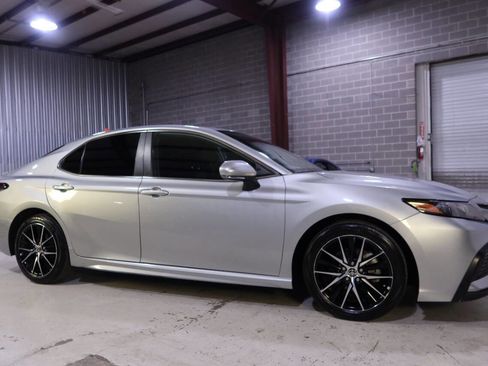 Used 2022 Toyota Camry SE image 7