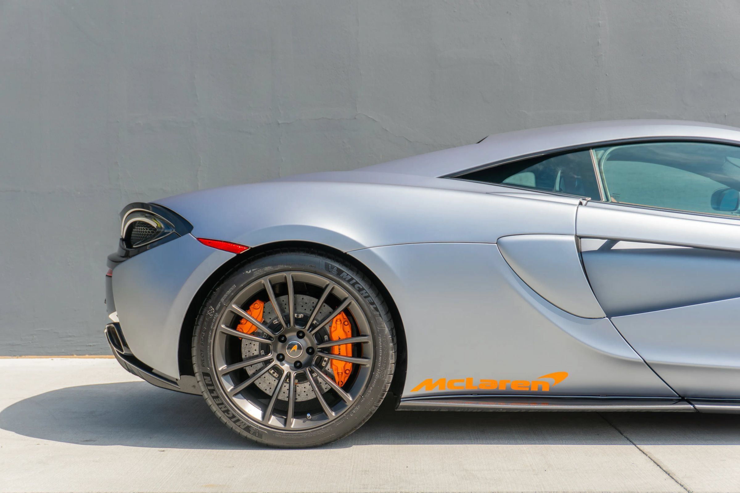 Used 2017 McLaren 570S Coupe RWD image 32
