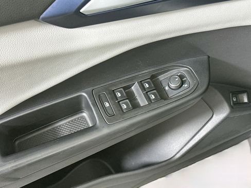Used 2022 Volkswagen Taos SE FWD image 15