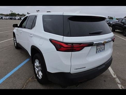 Used 2022 Chevrolet Traverse LS FWD image 5