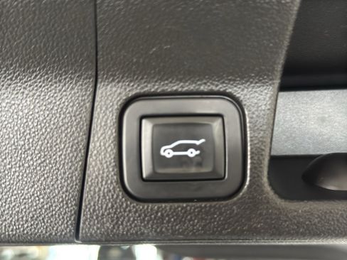 Used 2019 GMC Acadia SLT w/ Black Edition image 23