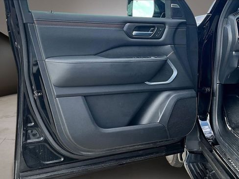 Certified 2025 Nissan Armada Platinum Reserve image 20