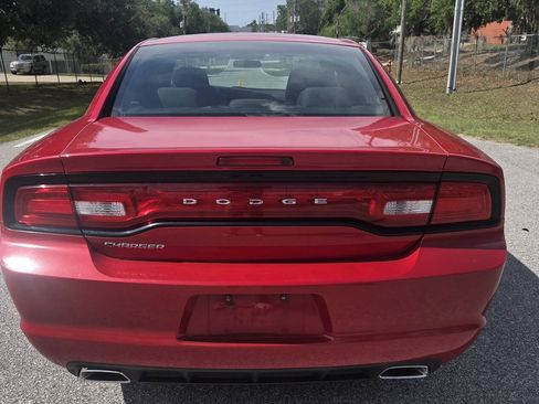 Used 2011 Dodge Charger SE RWD image 3