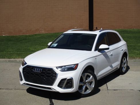 Used 2023 Audi Q5 2.0T Premium Plus w/ Premium Plus Package AWD/4WD image 3