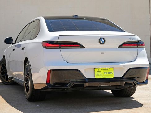 Used 2023 BMW 740i w/ Parking Assistance Package RWD image 6