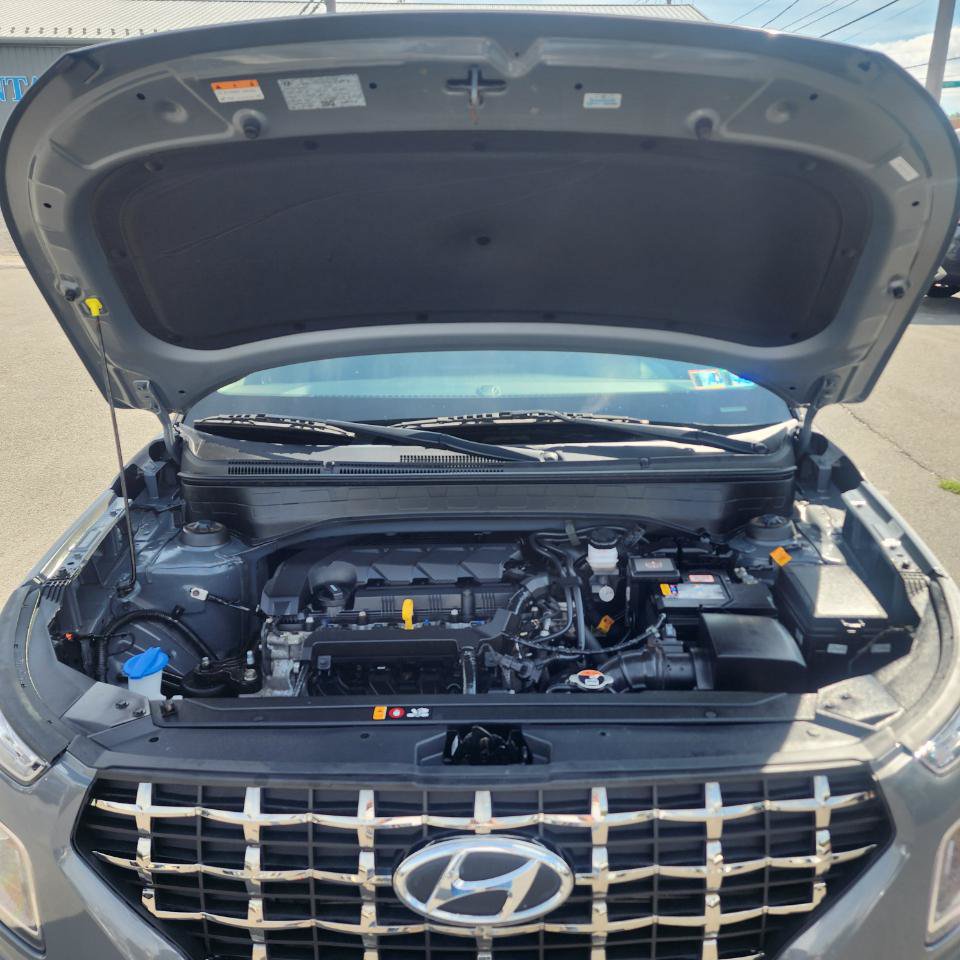 Used 2022 Hyundai Venue SEL w/ Cargo Package FWD image 18