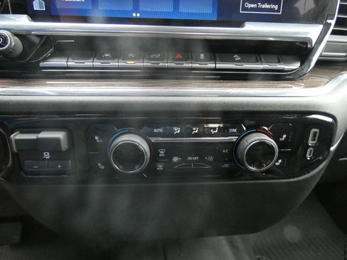 Used 2024 Chevrolet Silverado 1500 LT AWD/4WD image 23