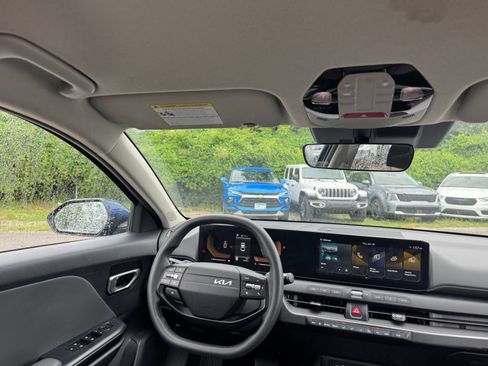 Used 2025 Kia K4 FWD image 32