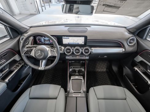 Certified 2026 Mercedes-Benz GLB 250 4MATIC image 8