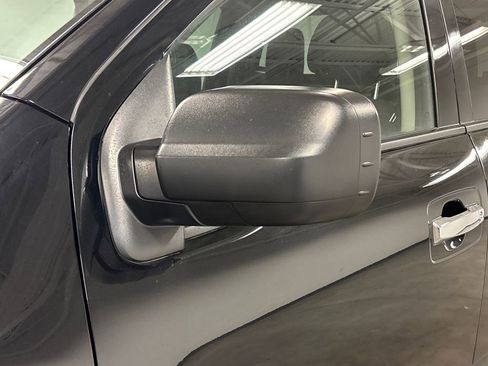 Used 2021 Nissan Titan SV w/ Accessory Utility Package image 12