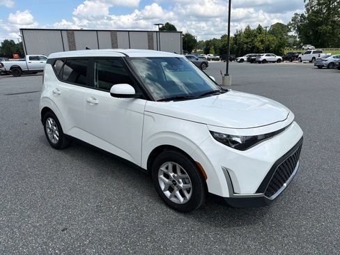 Used 2025 Kia Soul LX w/ LX Technology Package FWD image 10