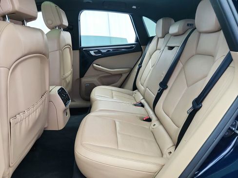 Used 2020 Porsche Macan AWD/4WD image 24