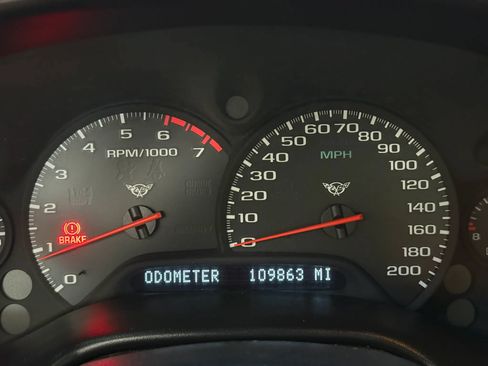 Used 1999 Chevrolet Corvette Coupe RWD image 18