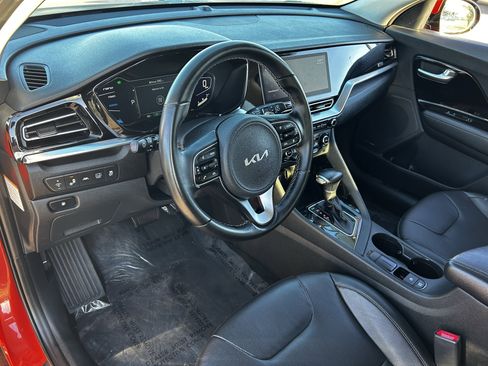 Certified 2022 Kia Niro Touring Special Edition image 17