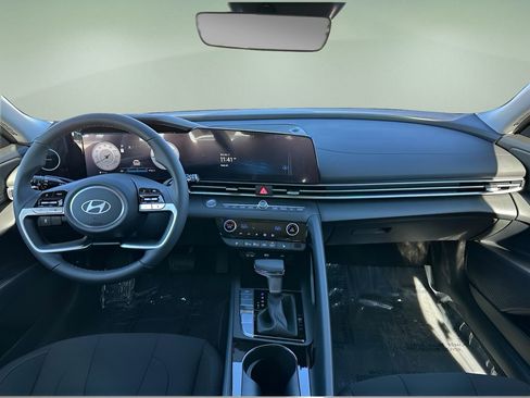 New 2025 Hyundai Elantra SEL image 10
