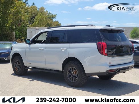 Used 2025 Ford Expedition Tremor AWD/4WD image 5