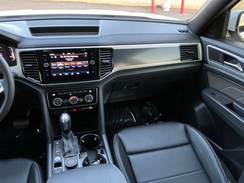 Used 2021 Volkswagen Atlas Cross Sport SEL image 17
