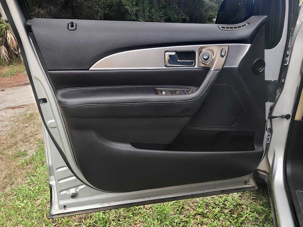 Used 2011 Lincoln MKX 2WD image 25