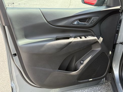 Used 2024 Chevrolet Equinox LT FWD image 14