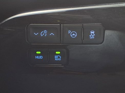 Used 2022 Toyota Prius Limited w/ Premium Convenience Package image 16