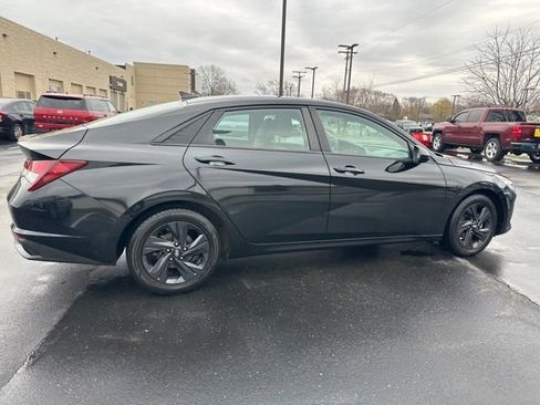 Used 2023 Hyundai Elantra SEL image 8