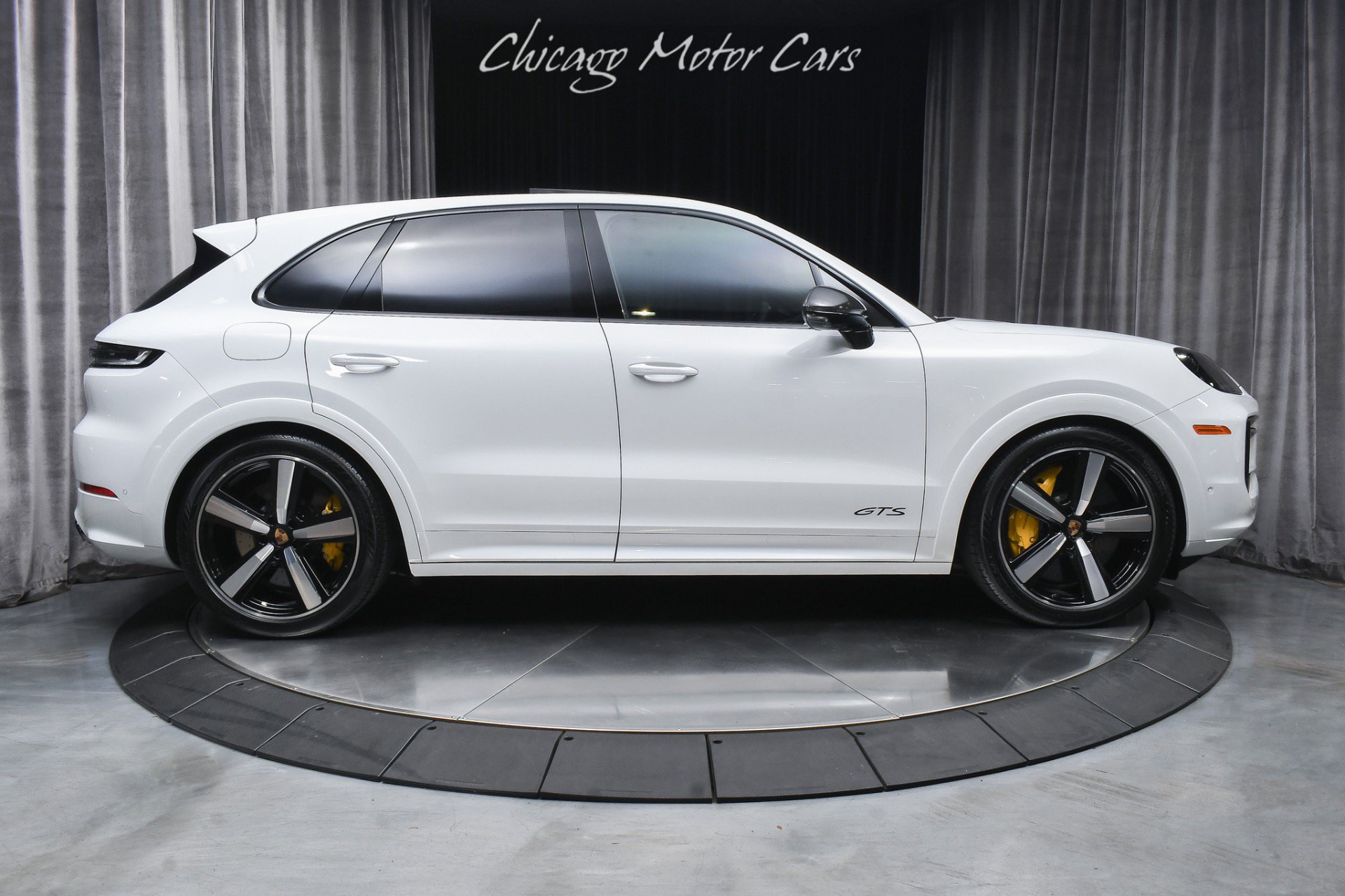 Used 2025 Porsche Cayenne GTS AWD/4WD image 6