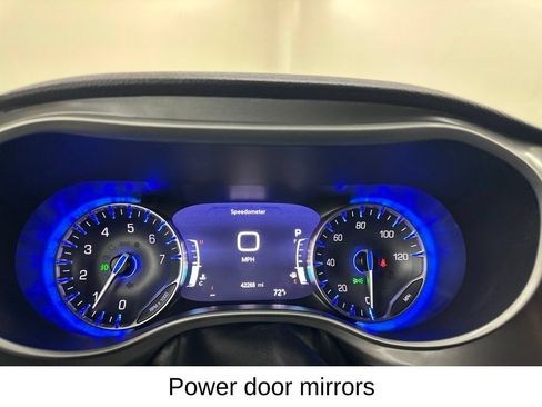 Used 2025 Chrysler Pacifica Select FWD image 45