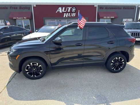 Used 2022 Chevrolet TrailBlazer LT w/ Convenience Package AWD/4WD image 2
