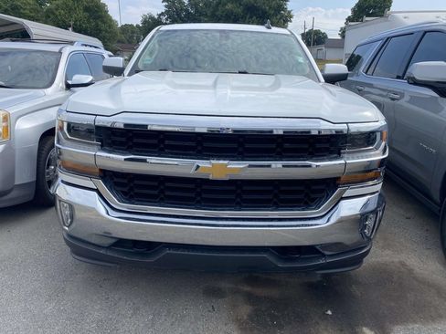 Used 2018 Chevrolet Silverado 1500 LT w/ LT Eassist Package AWD/4WD image 2