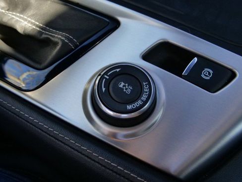 Used 2014 Chevrolet Corvette Convertible 2LT / 6.2L V8 / Pe w/ 2LT Preferred Equipment Group image 17