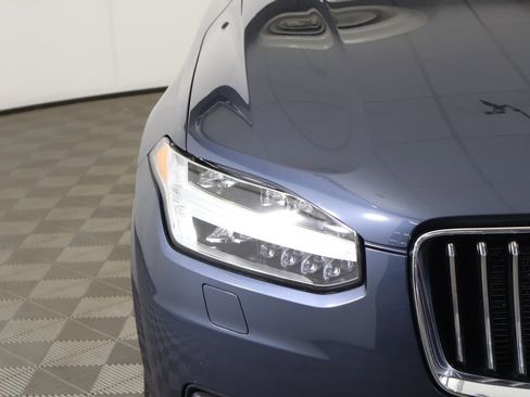 Used 2021 Volvo XC90 T6 Momentum w/ Climate Package image 16