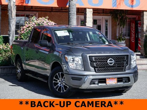 Used 2022 Nissan Titan SV image 2
