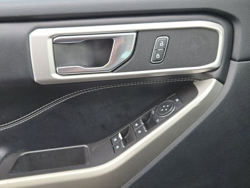 Used 2022 Ford Explorer XLT RWD image 23