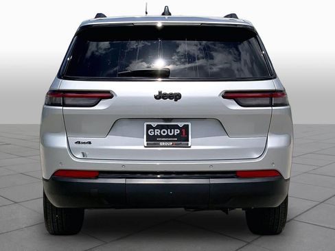 Used 2025 Jeep Grand Cherokee L Altitude AWD/4WD image 5