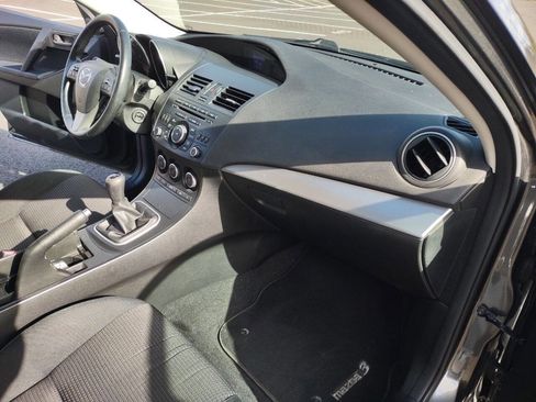 Used 2013 MAZDA MAZDA3 i Touring image 19