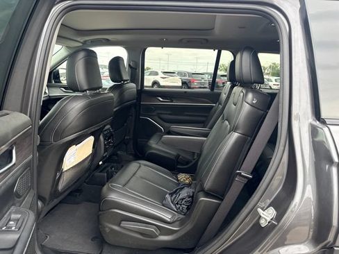 Used 2023 Jeep Grand Cherokee L Limited w/ Luxury Tech Group II AWD/4WD image 10
