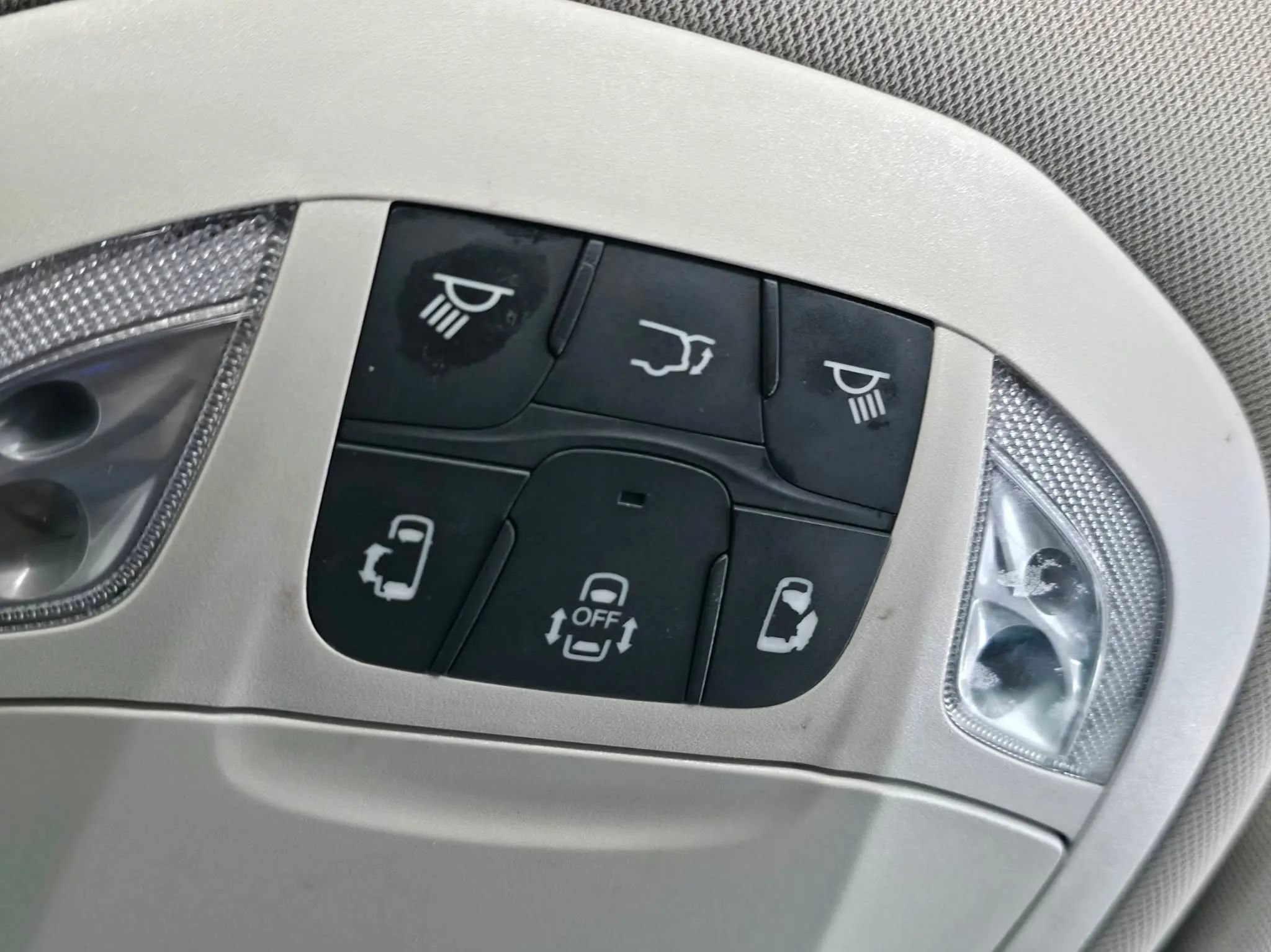 Used 2021 Chrysler Pacifica Touring w/ Cold Weather Group FWD image 31