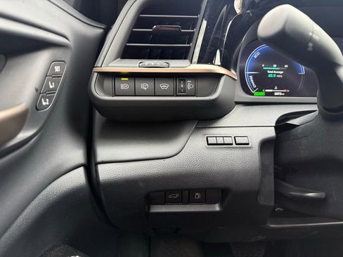 Used 2025 Toyota Crown Signia image 28