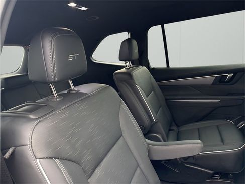 Used 2025 Buick Enclave Sport Touring image 19