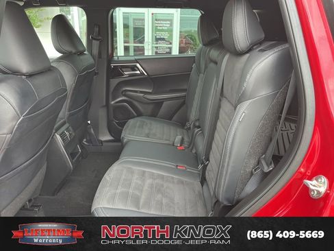 Used 2023 Mitsubishi Outlander SE Black Edition AWD/4WD image 12
