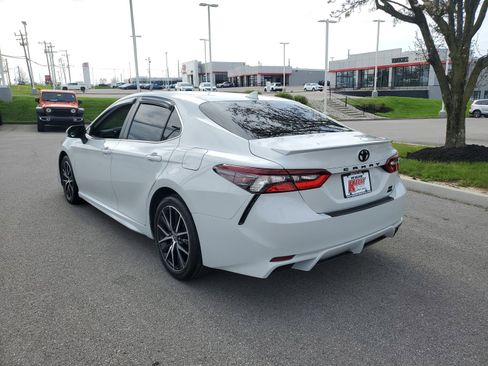 Certified 2023 Toyota Camry SE image 3
