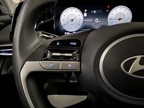 Used 2025 Hyundai Elantra SEL image 16