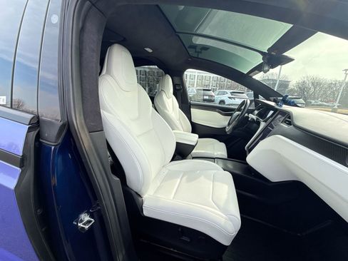 Used 2018 Tesla Model X 75D image 27