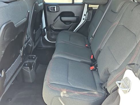 Used 2025 Jeep Wrangler Unlimited Rubicon image 12