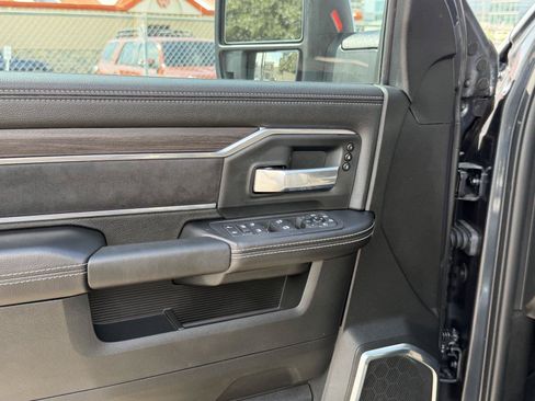 Used 2025 RAM 2500 Laramie AWD/4WD image 13