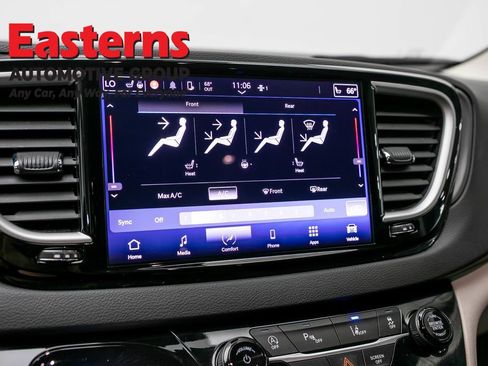 Used 2023 Chrysler Pacifica Touring-L FWD image 19