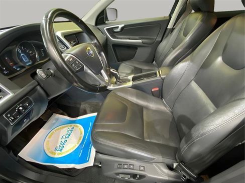 Used 2016 Volvo XC60 T5 Premier image 10