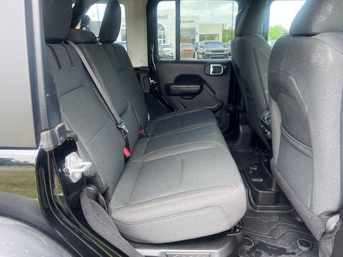 Used 2025 Jeep Wrangler Willys image 12