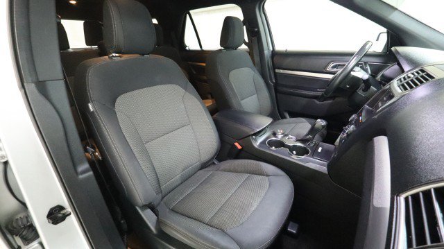Used 2018 Ford Explorer XLT w/ Equipment Group 201A AWD/4WD image 13